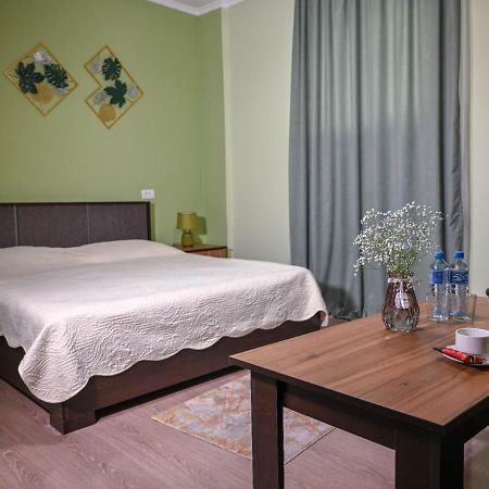 Sofia Hotel Yerevan Bagian luar foto