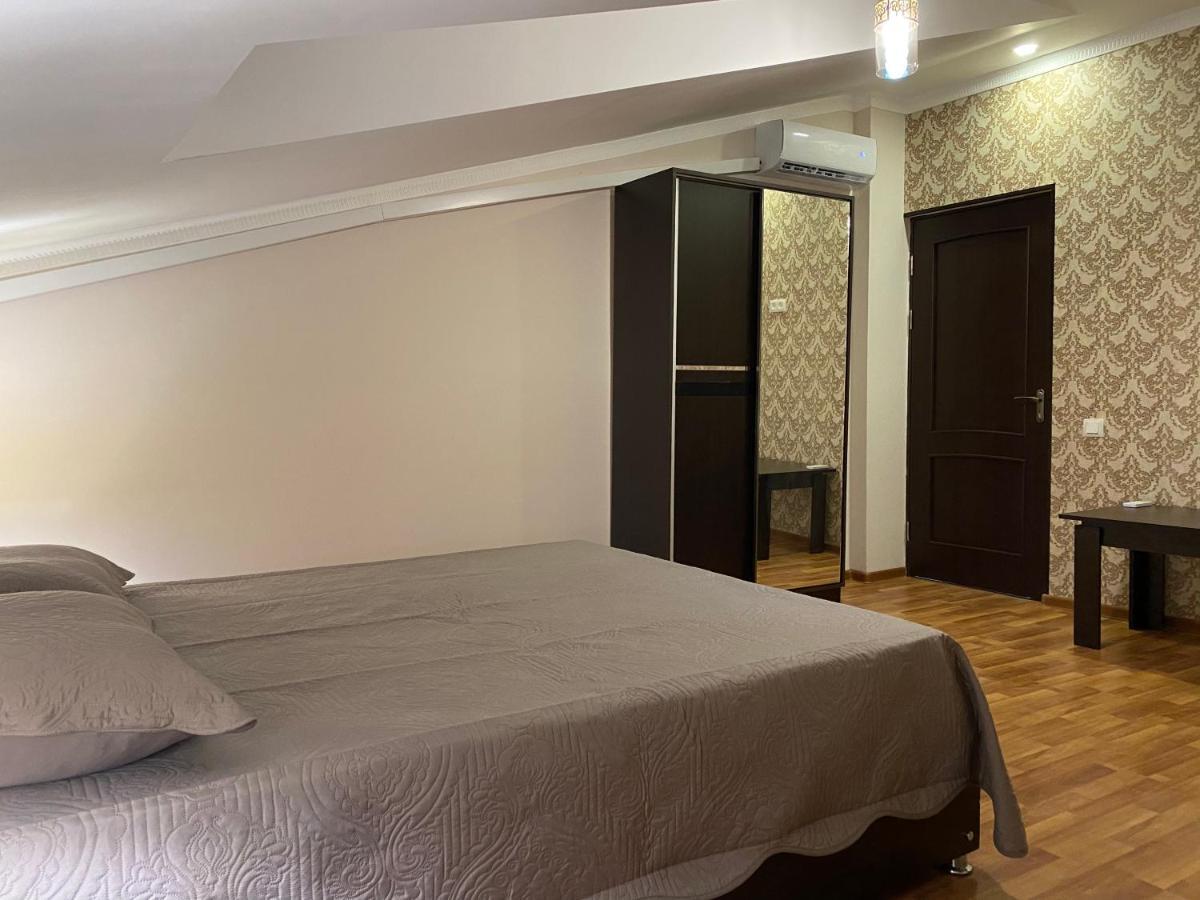 Sofia Hotel Yerevan Bagian luar foto