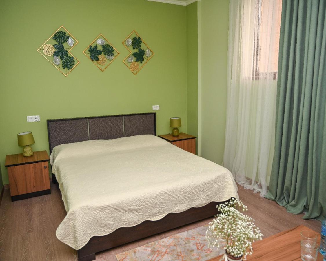 Sofia Hotel Yerevan Bagian luar foto